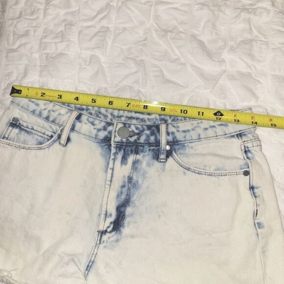 Articles of Society Light Acid Wash Midrise Jean Shorts 26 - Picture 2 of 11